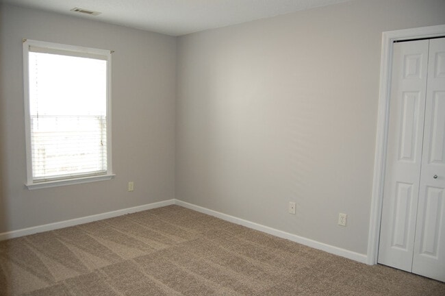 Building Photo - 31 Flower Break Rd