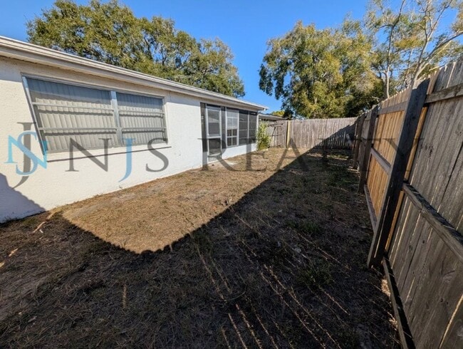 Building Photo - 3/2/1 1508 Sq. Ft. LARGE Corner Lot home: Updated Kitchen & Baths, NEW paint, NEW floors, Fenced ...