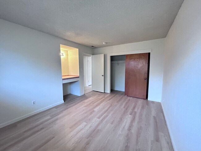 Building Photo - 10149-10151 Satow Drive