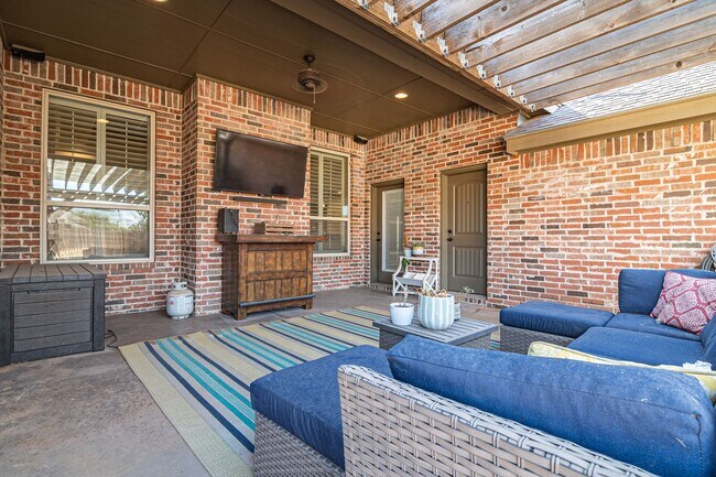 Building Photo - 5914 Llano Ct