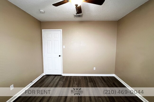 Building Photo - 4535 Oakfield Way