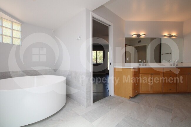 Building Photo - 5844 E Carefree Mountain Dr