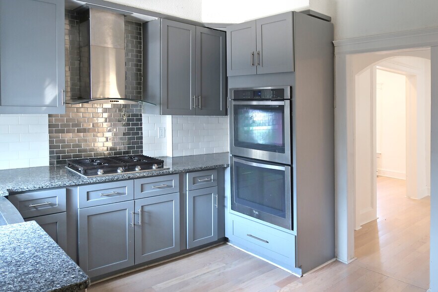 Building Photo - 1286 Oakwood Ave