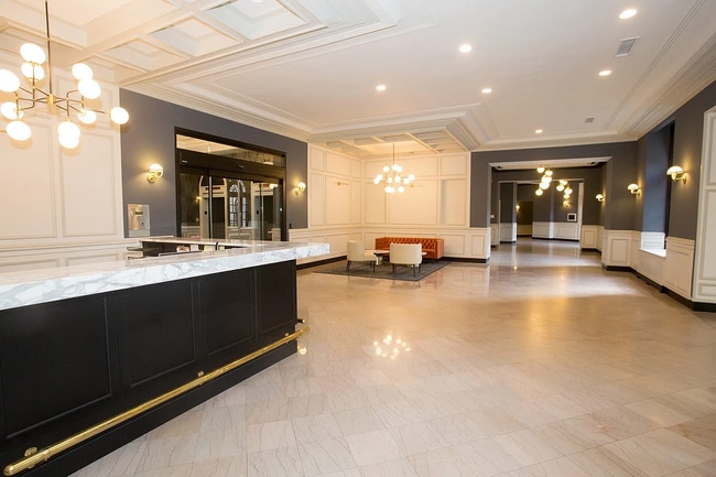 Building Photo - 1642 E 56th St