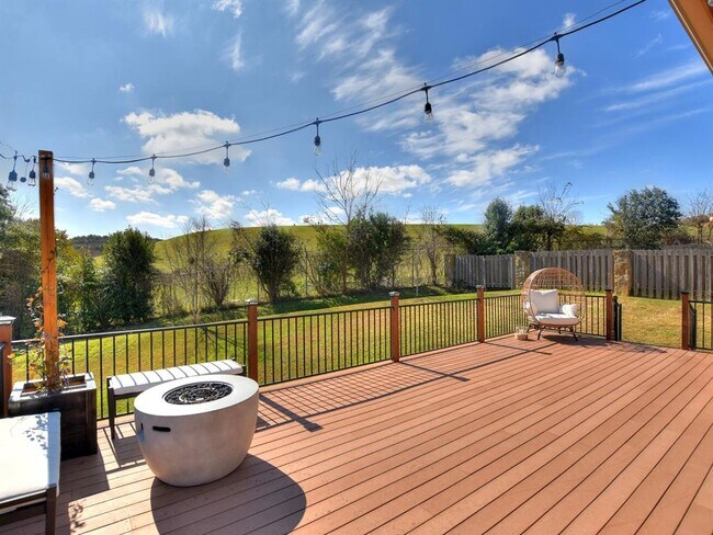 Building Photo - 214 Rivulet Ln