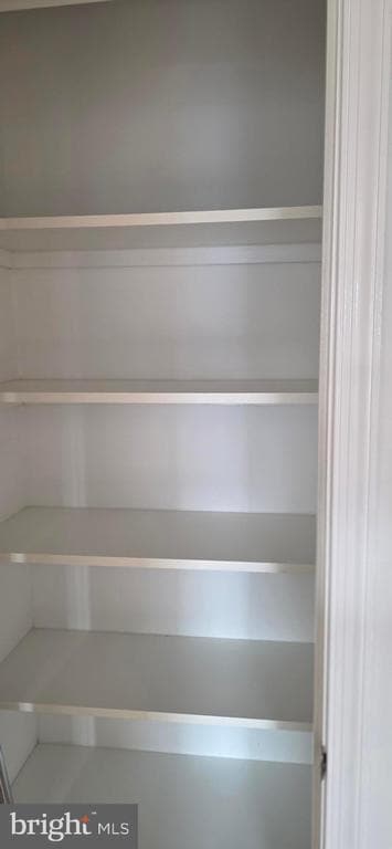 Building Photo - 165 Leeds Ct W