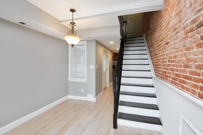 Building Photo - 520 S Bethel St