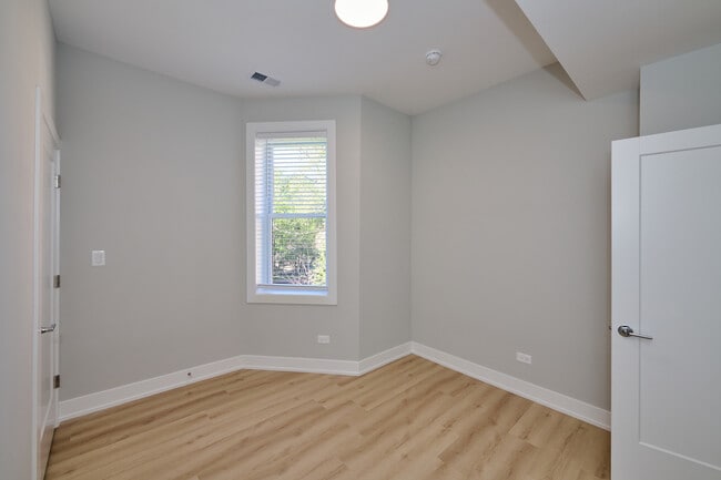 Building Photo - 2872 W 21st Pl