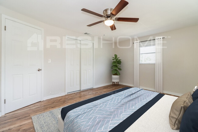 Building Photo - 4143 Oakfield Ave
