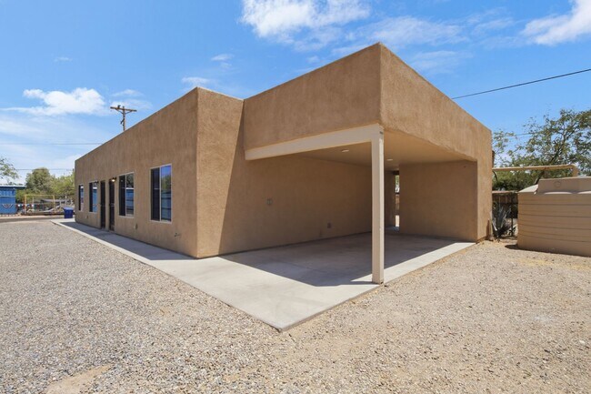 Building Photo - 1303-1313 W. Cedar Street