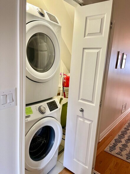 In-unit laundry - 817 N Bishop St