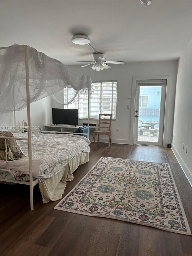 Building Photo - 401 Collins Ave