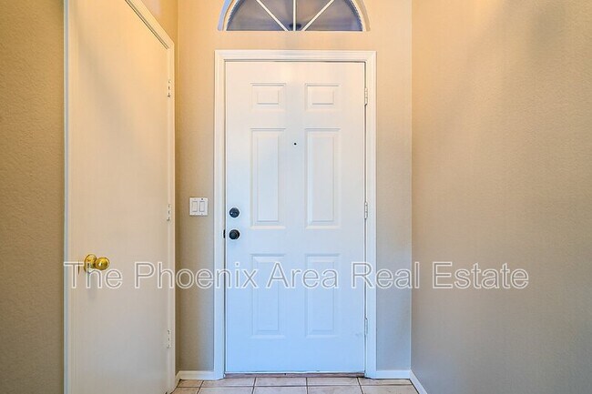 Building Photo - 251 W Windsor Dr