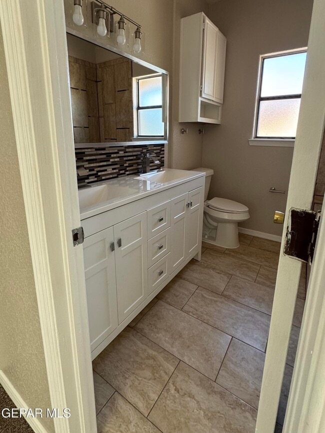 Building Photo - 1801 Garden Gate Way