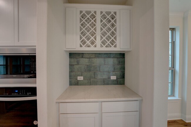 Building Photo - Must See 5 Bed 4.5 Bath in Northlake