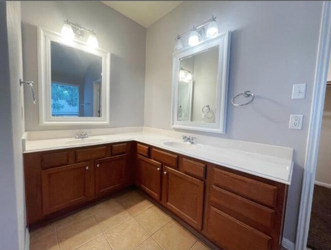 Building Photo - 101 S Gadwall Ln