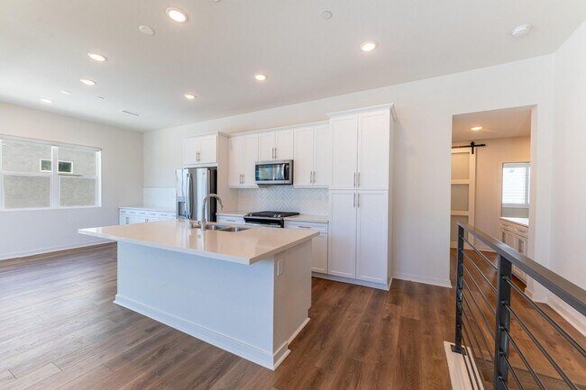 Building Photo - Otay Ranch  3 bd /2 ba Newer Condo w Garage, Laundry + More!