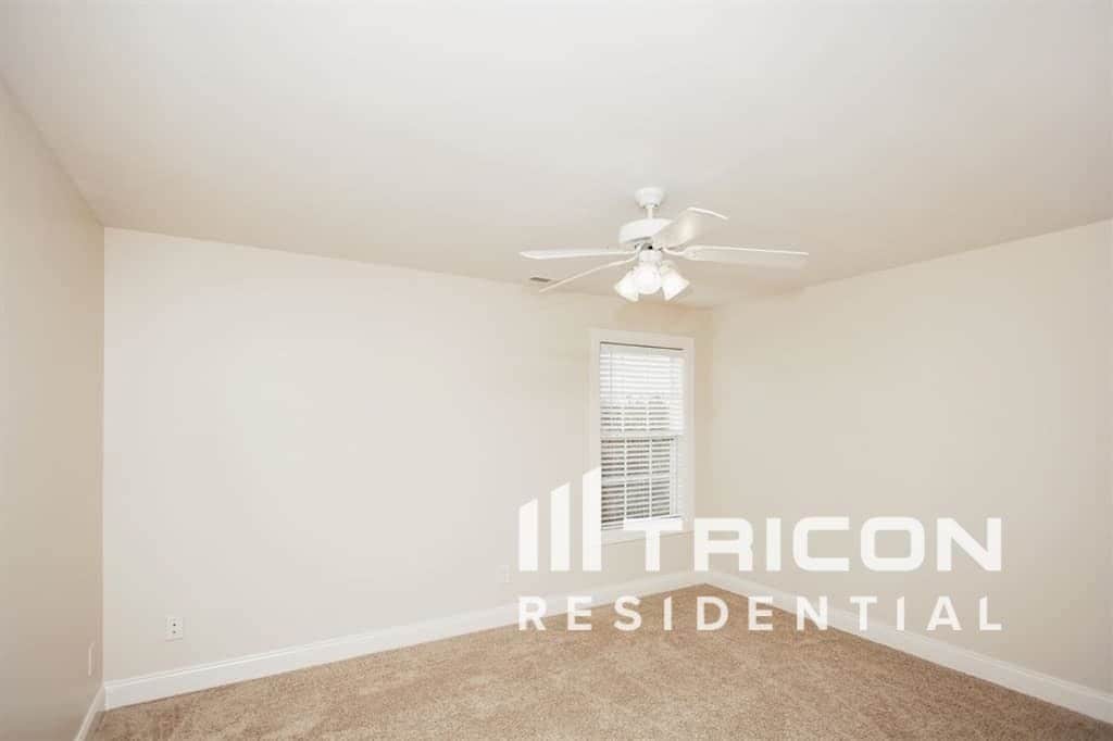 Building Photo - 1344 St Ives Ct