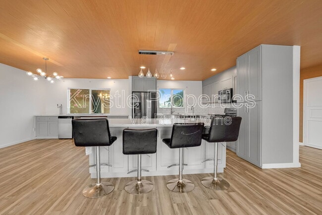 Building Photo - 12 Elna Dr