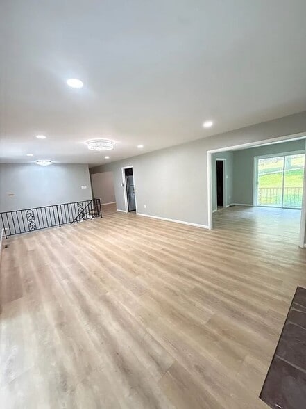 Building Photo - 1260 Kenmore Dr