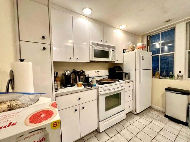 Building Photo - 108 Myrtle St