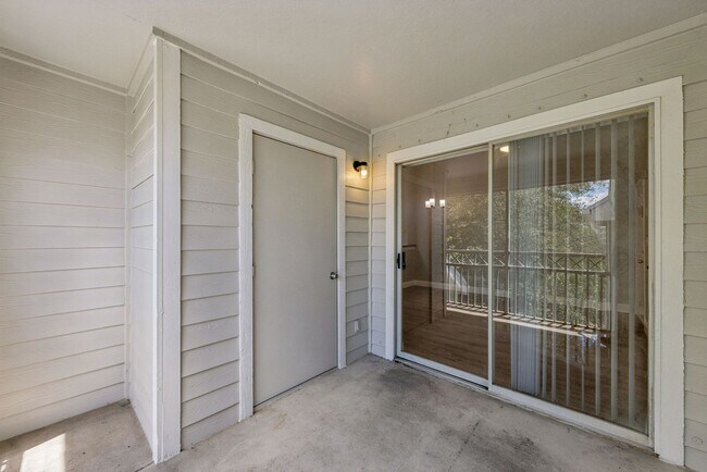 Building Photo - 2336 Midtown Ter #935