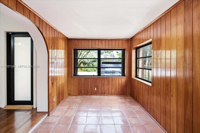 Building Photo - 2550 Trapp Ave