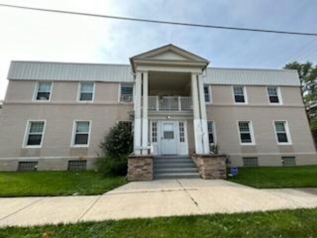 Building Photo - Joughin600