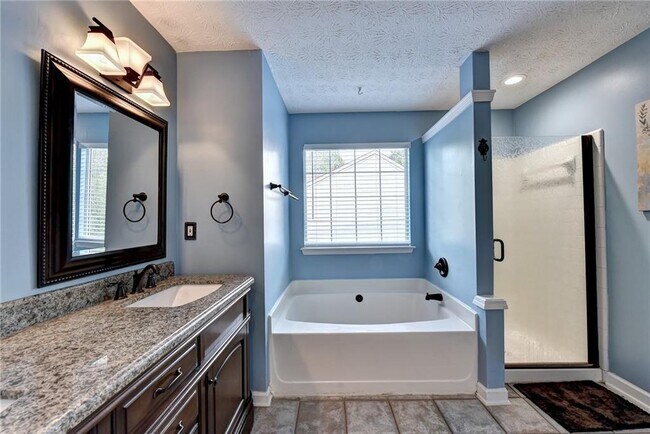 Building Photo - 3680 Oak Park Dr