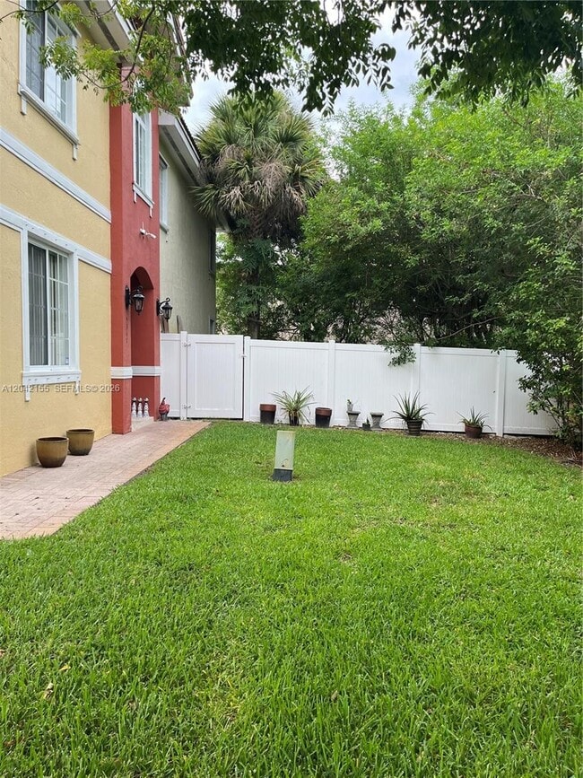 Building Photo - 5347 SW 40th Ave