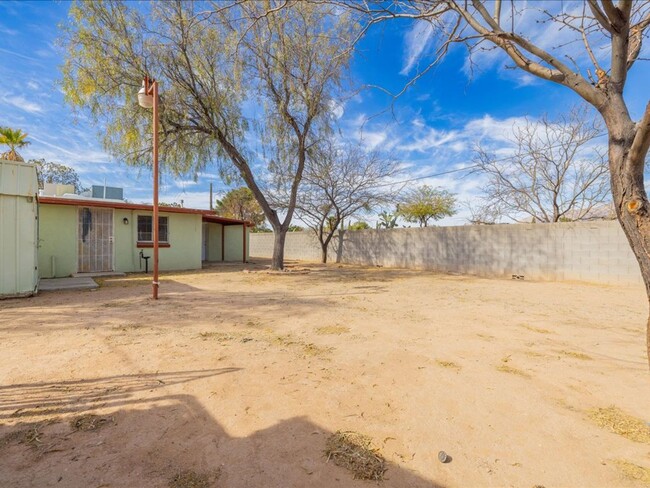 Building Photo - 2 Bedroom 2 Bathroom