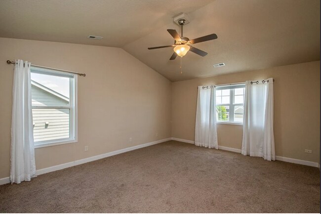 Building Photo - Welcome to your next home!