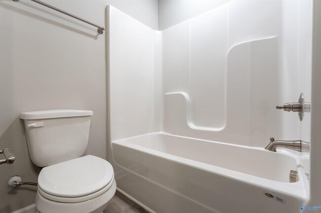 Building Photo - 118 Ocean Springs Ave