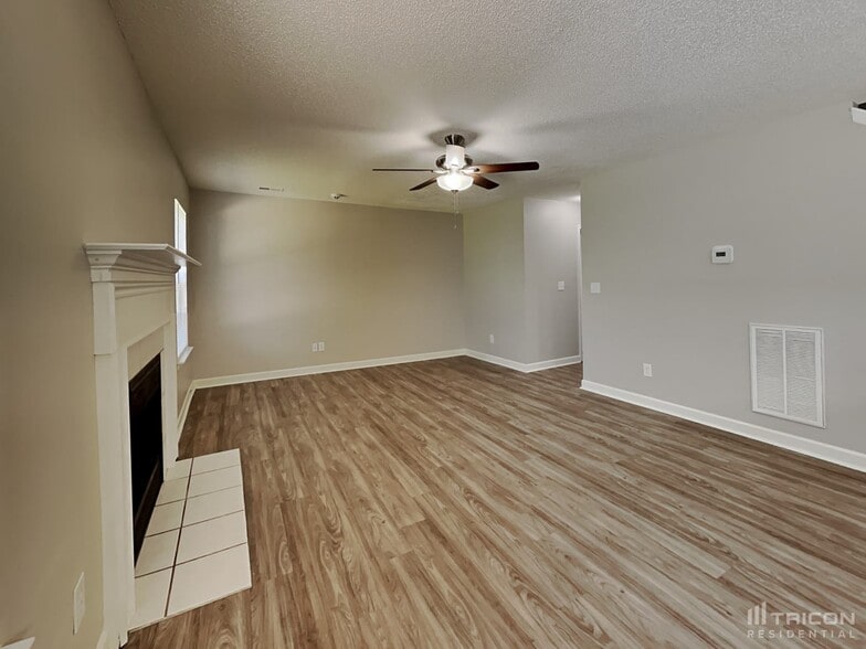 Building Photo - 3936 Far West Dr