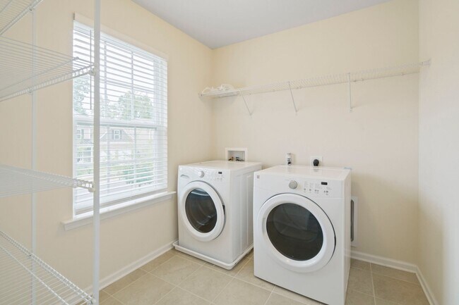 Building Photo - Beautiful spacious Home in Berewick community in Steel Creek Fence in Yard