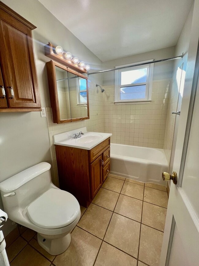 Building Photo - Charming 2 bedroom rancher located in central Colorado Springs!