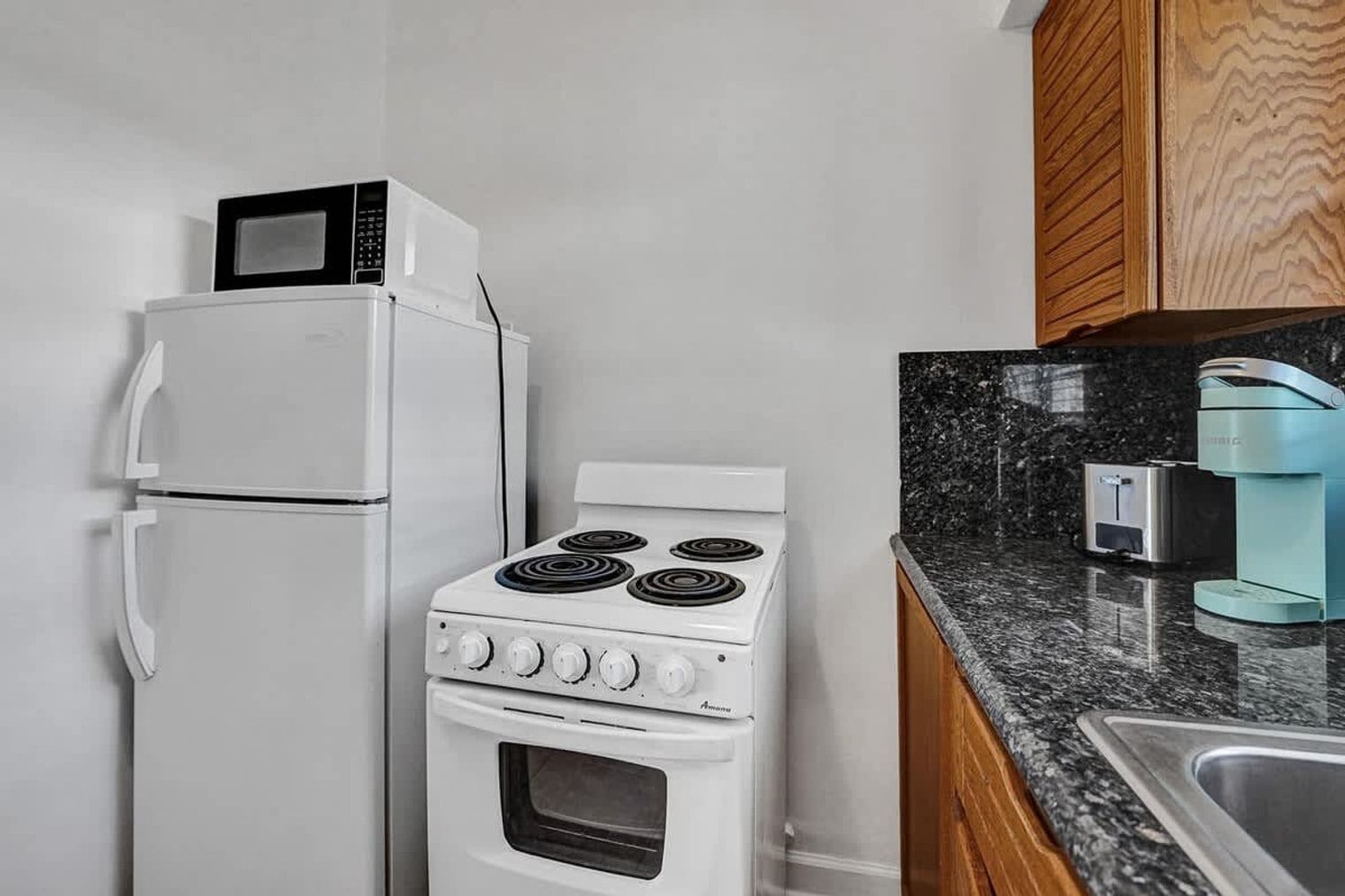 Building Photo - 335 Desoto St