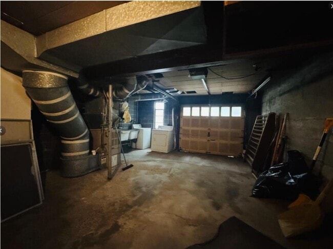 Building Photo - 43 Howard Ave