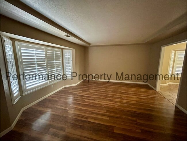 Building Photo - Charming 3 Bed/2 Bath in Porterville w/ RBP & $0 Deposit Option