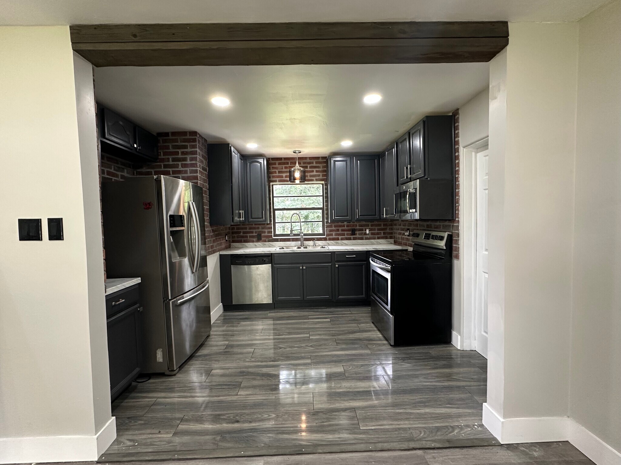 Building Photo - 429 Ventura Ave