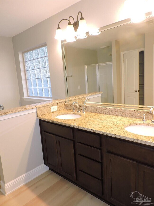 Building Photo - 644 Edith Ln