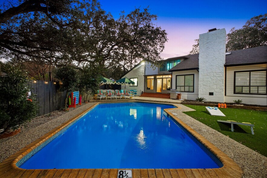 Building Photo - 1818 Moreshead St