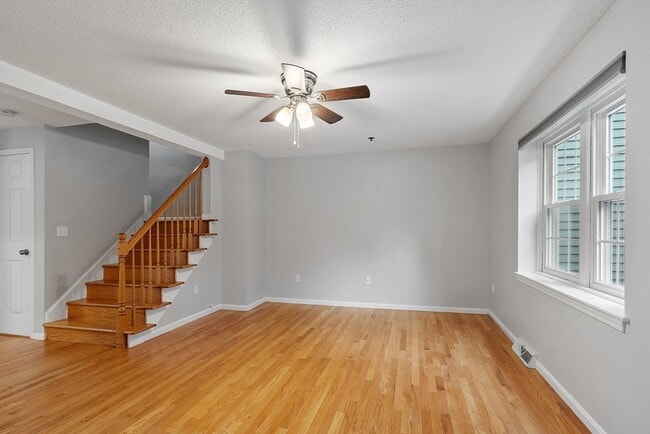 Building Photo - 148 Flower Ln
