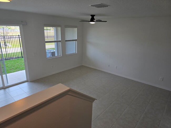 Building Photo - Brand New Townhome with Golf Course Views!