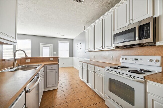 Building Photo - 14307 Mirkwood Ln