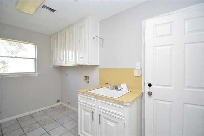Building Photo - 538 Longview Dr