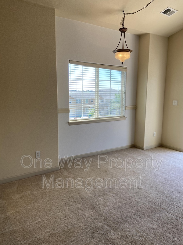 Building Photo - 6607 W 3rd St