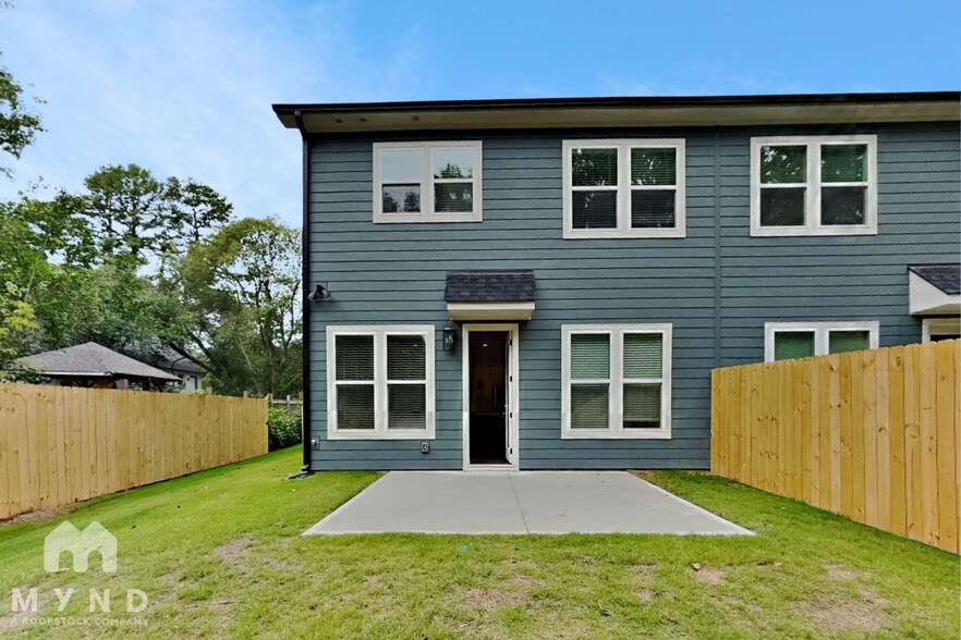 Building Photo - 1027 Trembeth Dr