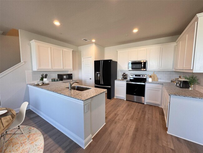 Building Photo - 1905 Ethereal Ln