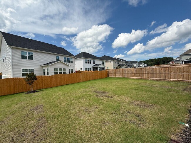 Building Photo - Stunning New 5BD, 5BA Garner Home with Lux...